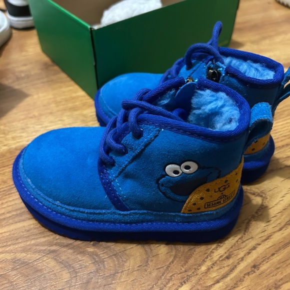 Kids Cookie Monster UGGS💙📦 - Picture 2 of 9